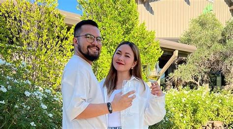LOOK: Yeng Constantino and husband Yan Asuncion enjoy wine .